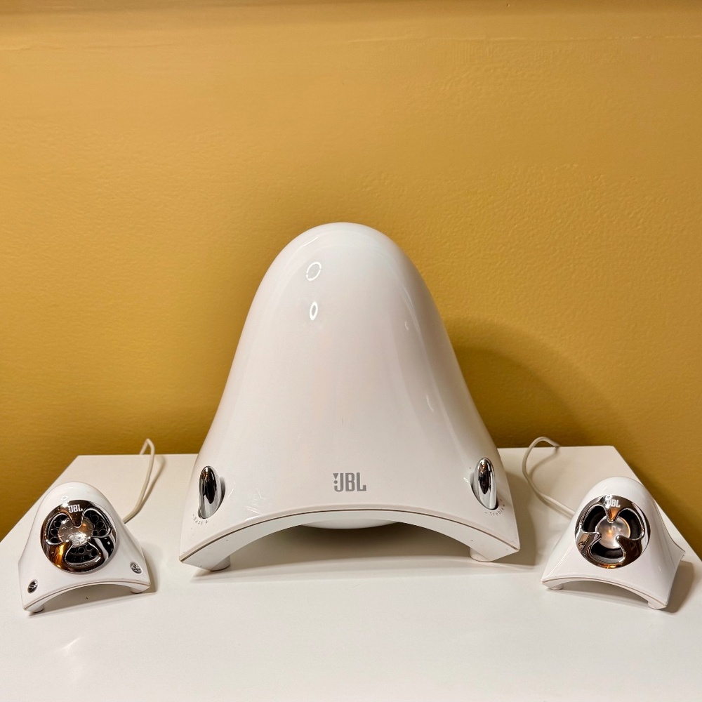 JBL Creature Self Powered Satellite Speakers and Subwoofer White